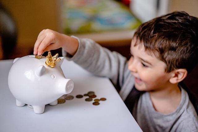 Incorporating Savings and Emergency Funds into Your Budget