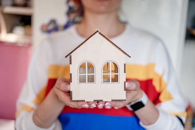 Exploring⁤ Refinancing Options for Lower Interest Rates