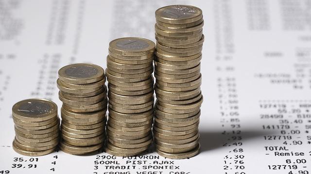 Prioritizing Debt Payments Without Sacrificing Family Needs